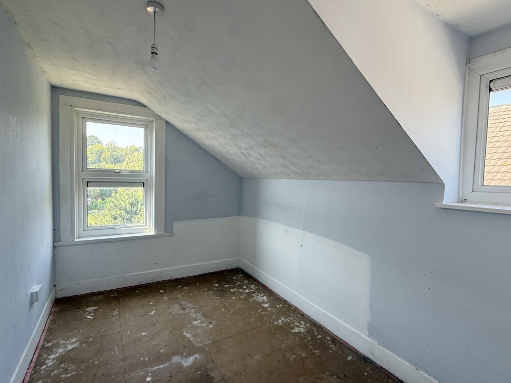 Lot: 155 - FLAT IN NEED OF IMPROVEMENT - Bedroom 1 in Flat in Need of Improvement